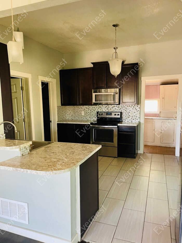 111 Riverside Ave - Photo 2 of 15