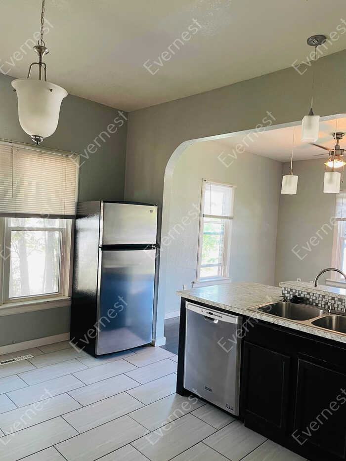 111 Riverside Ave - Photo 3 of 15