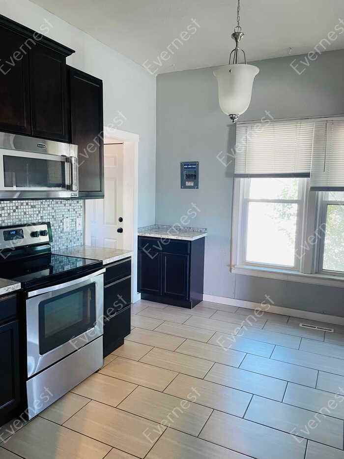 111 Riverside Ave - Photo 4 of 15