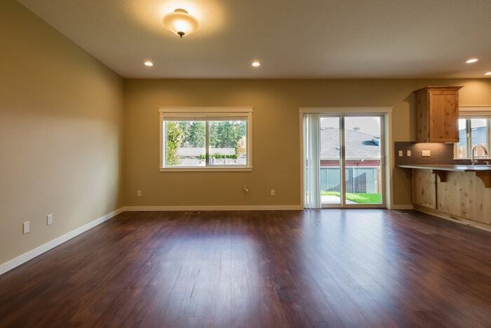 188 Ne American Dr - Photo 2 of 10