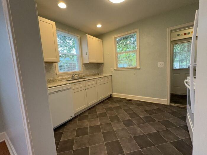 2944 Hope Ave - Photo 5 of 12