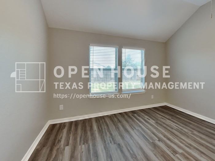 3007 Lockeridge Village Dr - Photo 4 of 20