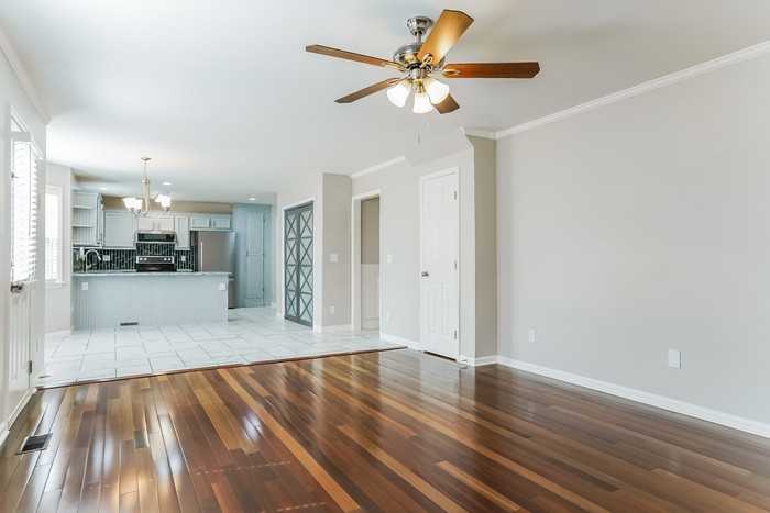 6333 Willowlawn Dr - Photo 5 of 17