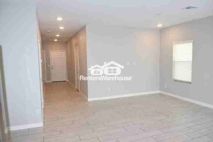 2264 W Harmont Dr - Photo 4 of 19