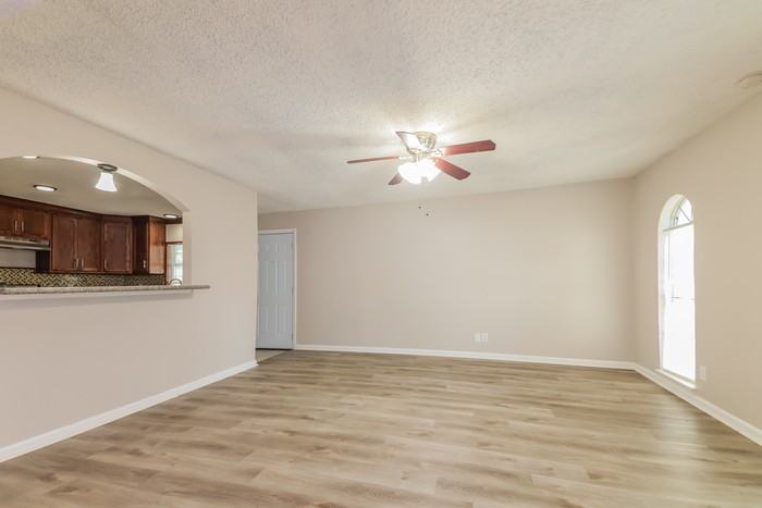 6205 Magnolia Ln - Photo 4 of 16