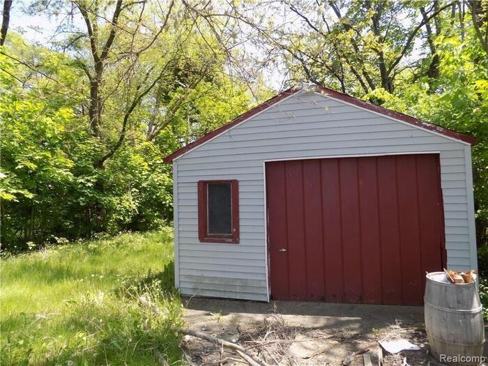 18708 Shaftsbury Ave - Photo 2 of 11