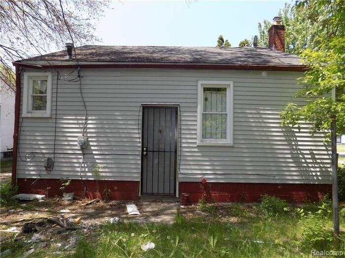 18708 Shaftsbury Ave - Photo 3 of 11