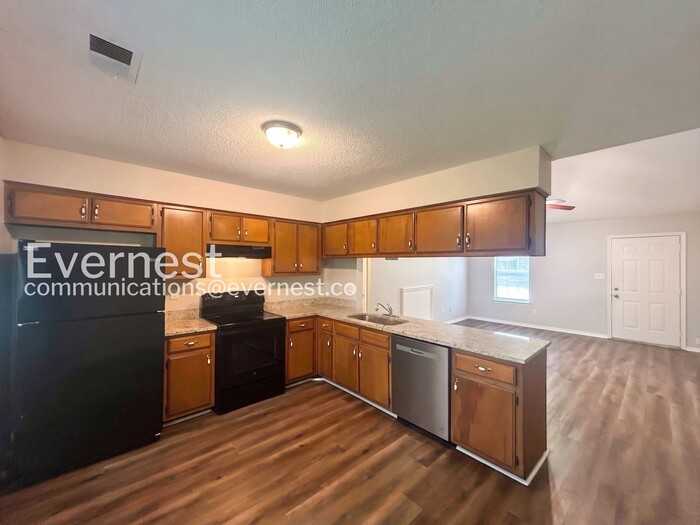 5859 Shannon Dr - Photo 3 of 29