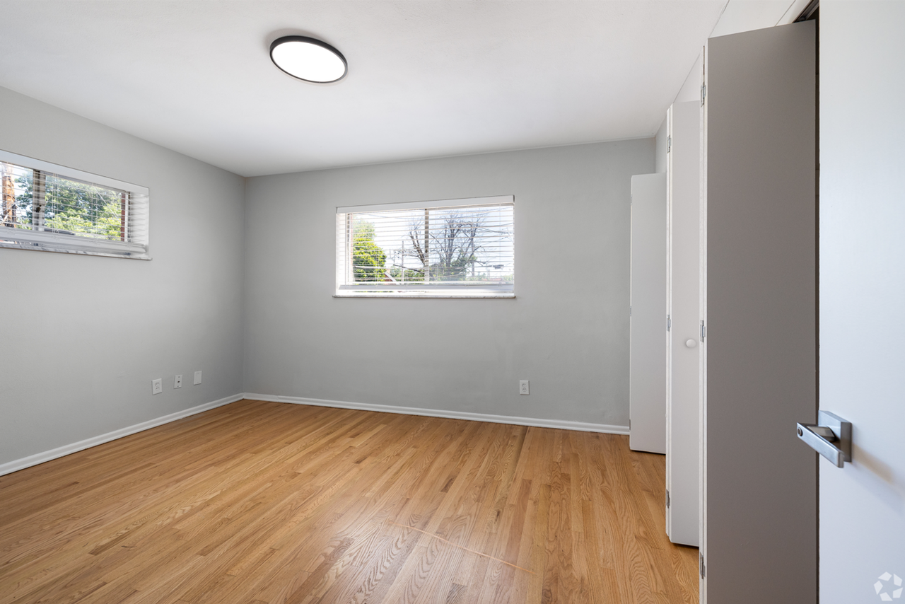 Lindenwood Heights - Photo 7 of 32