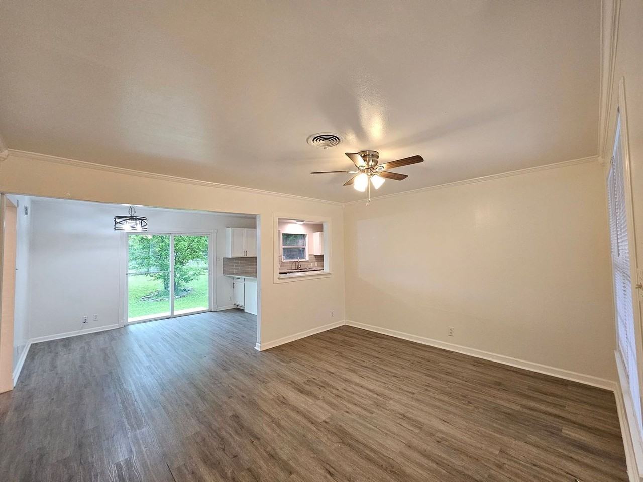 2318 Terrace Dr - Photo 3 of 18