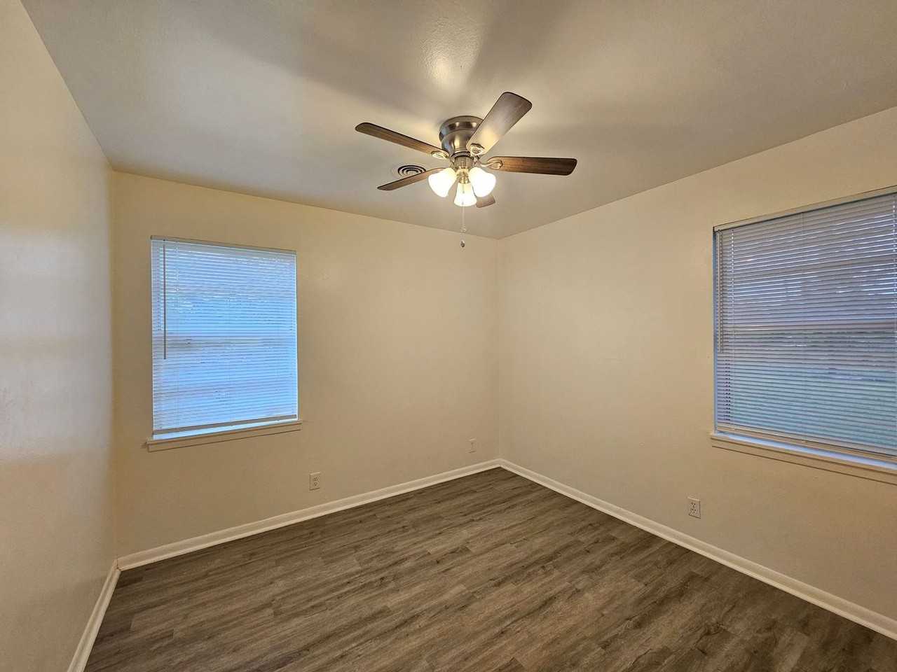 2318 Terrace Dr - Photo 4 of 18