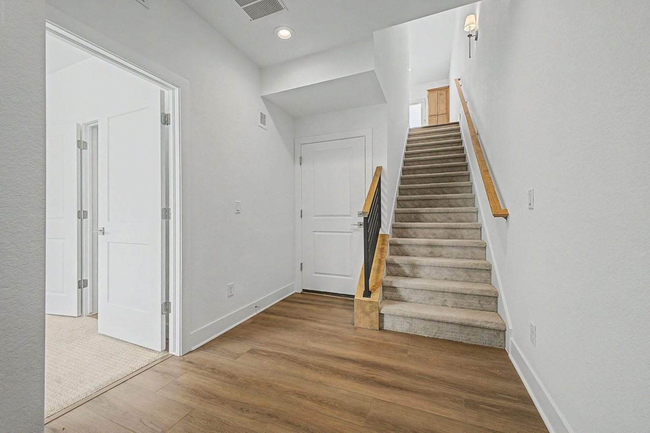 689 Saddle Dr - Photo 5 of 29