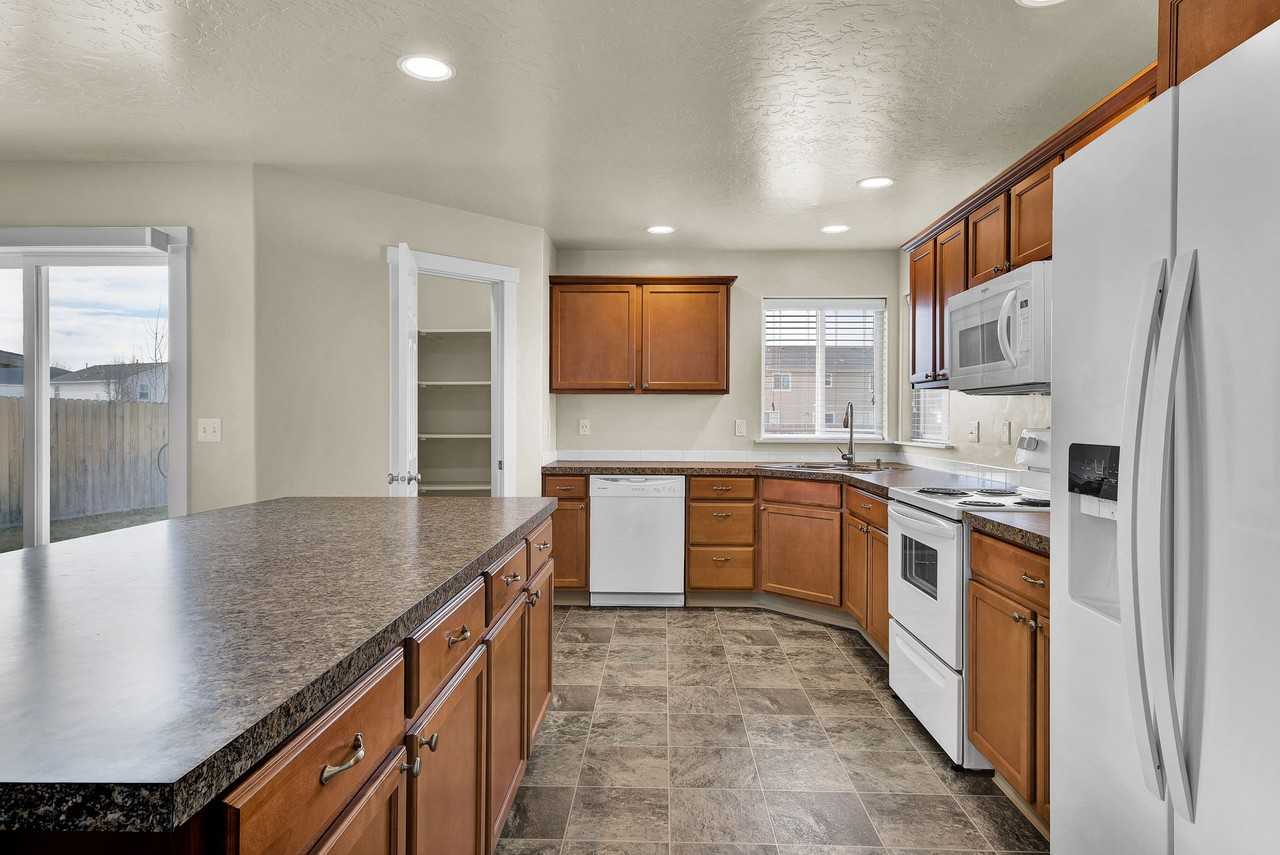 1633 Placerville St #NA - Photo 6 of 20