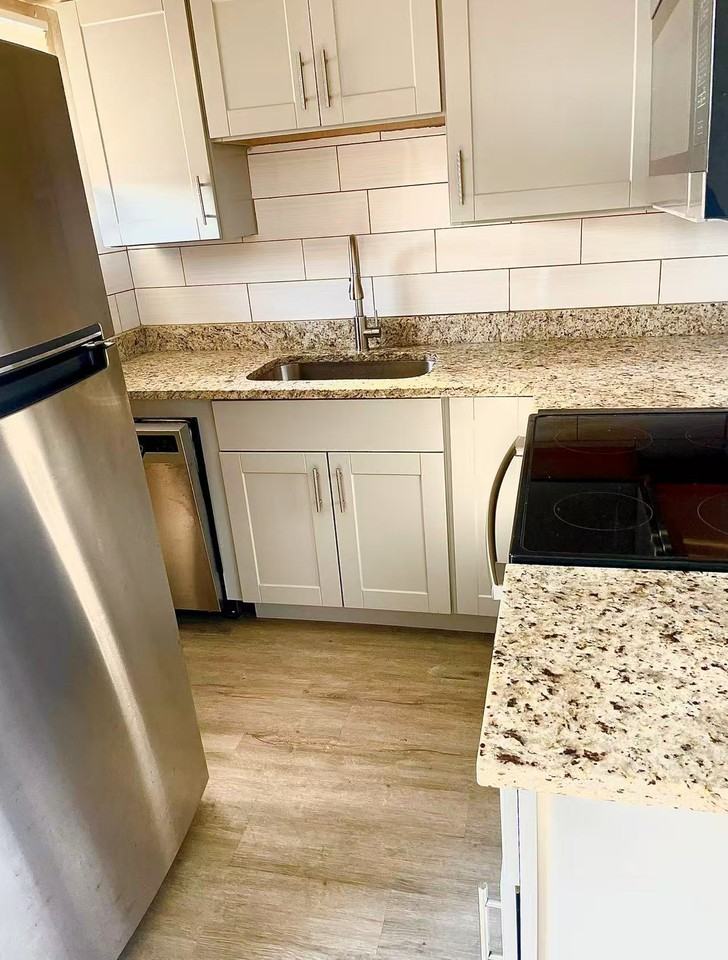 2408 Linhart Ave - Photo 2 of 15