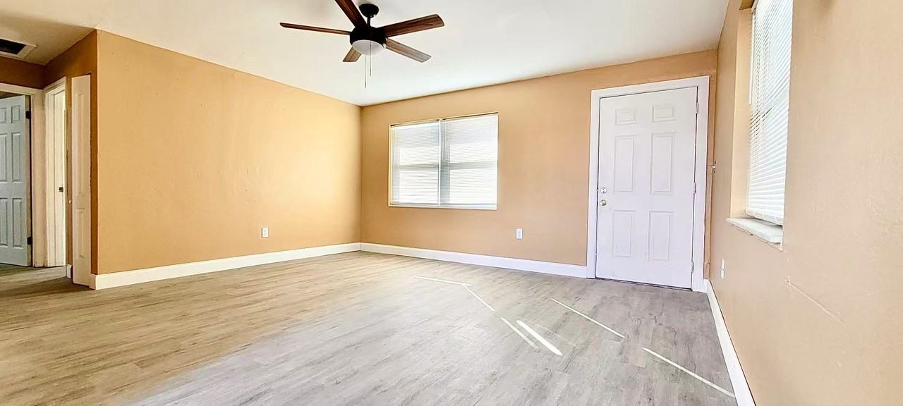 2408 Linhart Ave - Photo 4 of 15