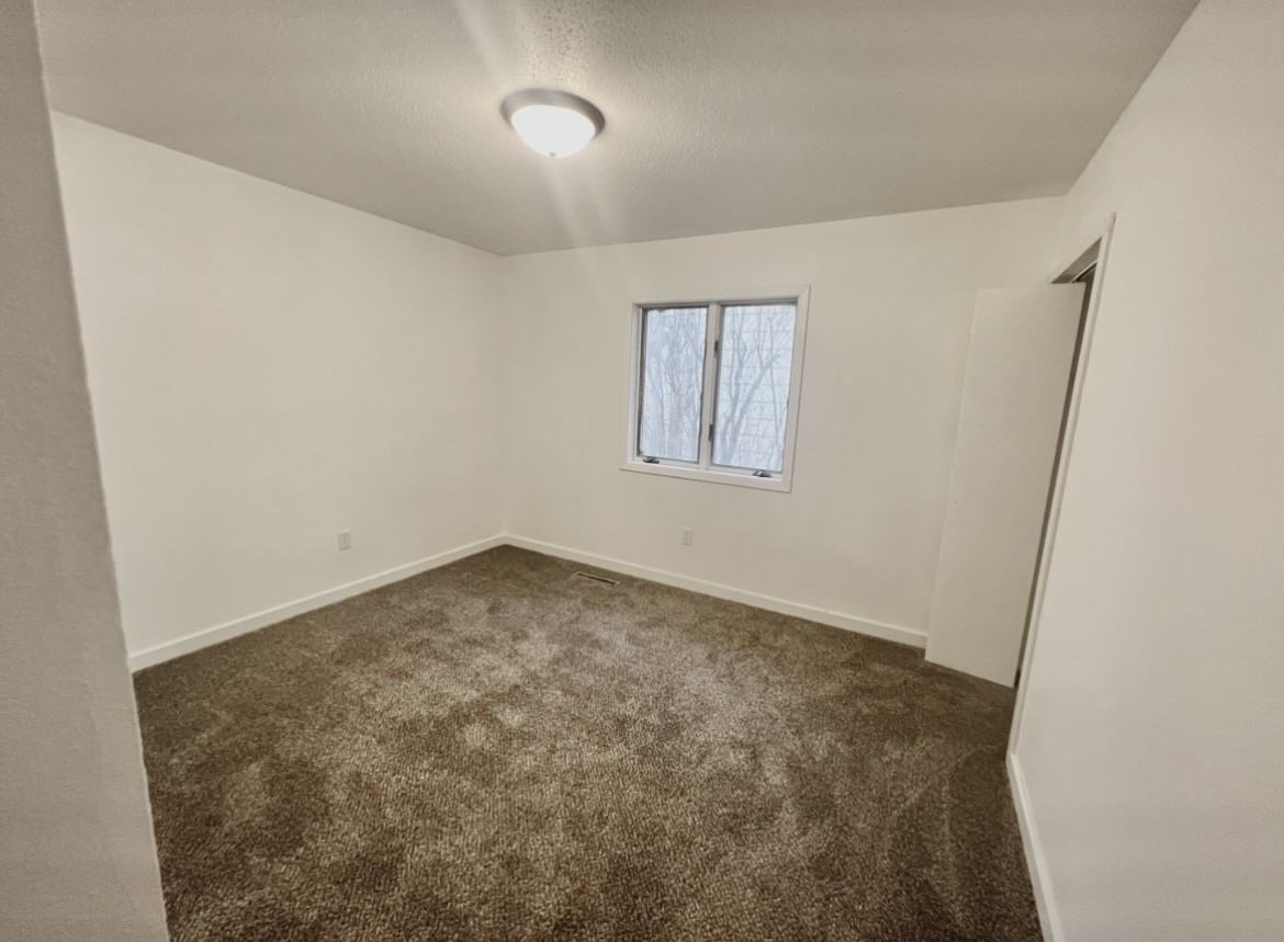 8 9th Ave Se #A - Photo 2 of 14