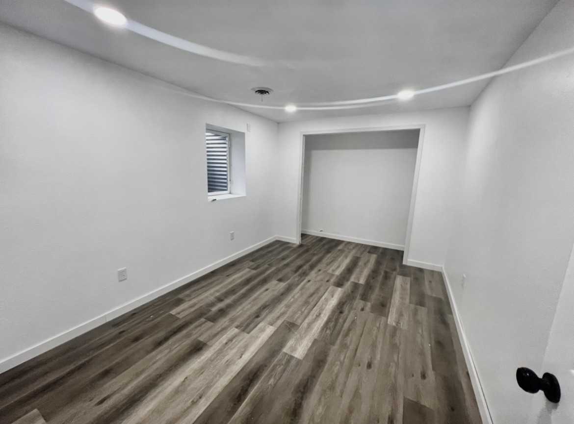 8 9th Ave Se #A - Photo 3 of 14