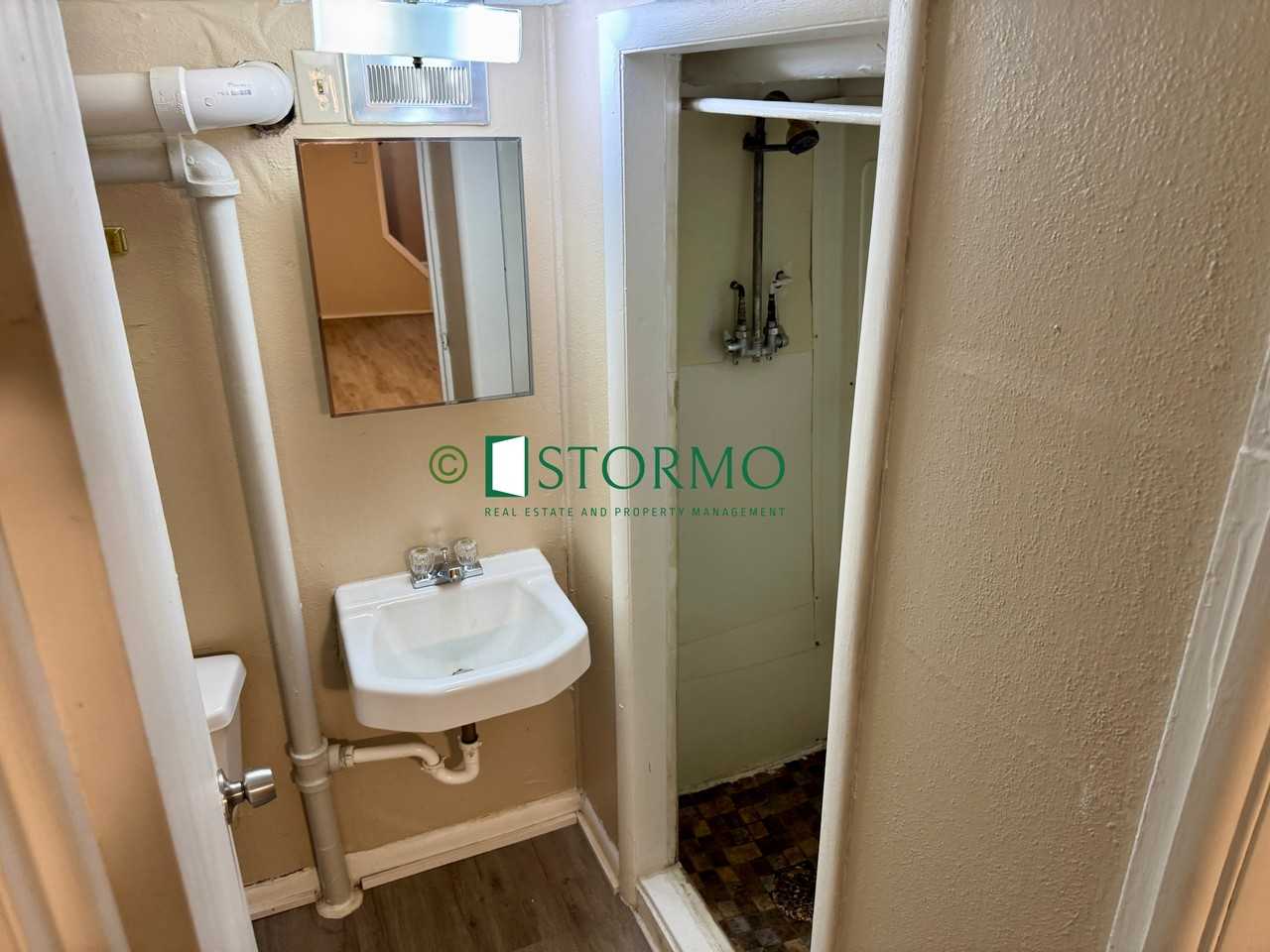 914 8th Ave S #5 - Photo 4 of 5