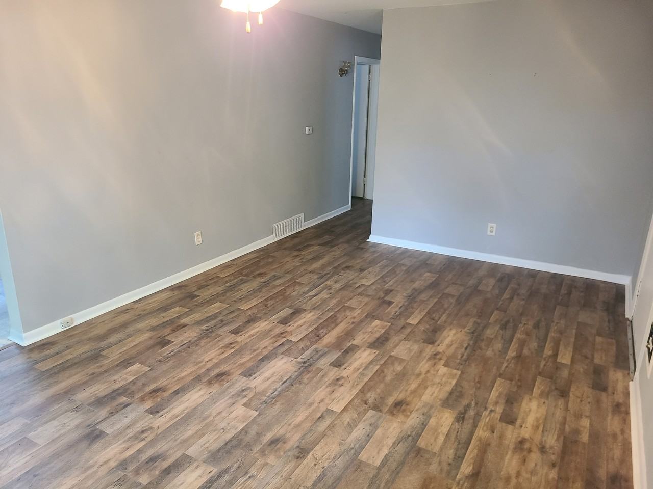 1104 W Iles Ave #NA - Photo 2 of 8