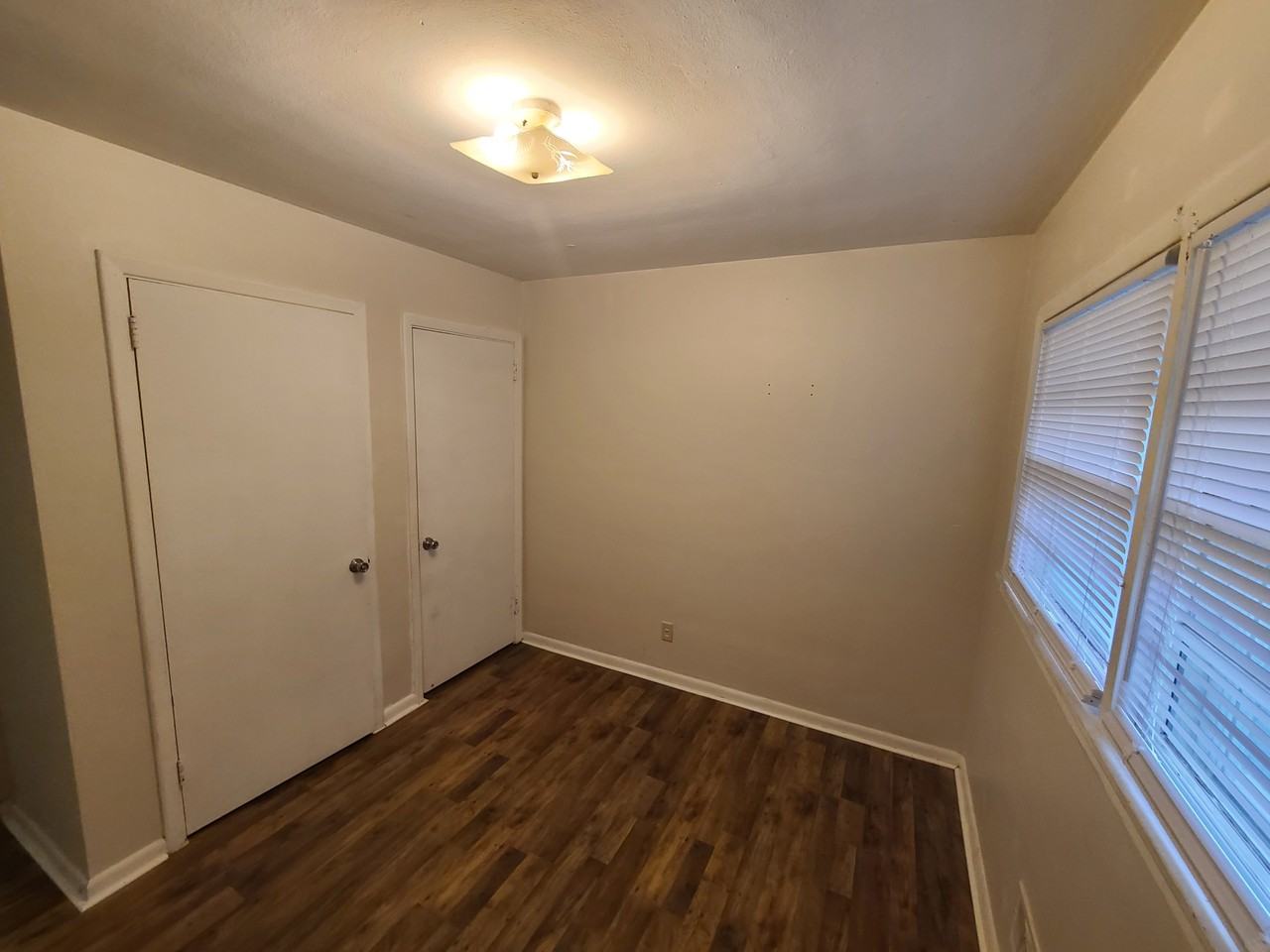 1104 W Iles Ave #NA - Photo 6 of 8