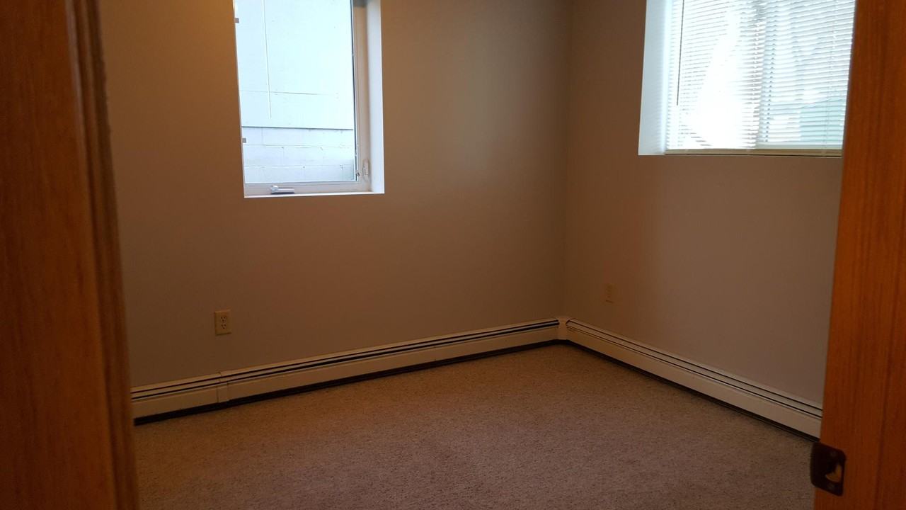 299 Dyer St - Photo 6 of 9