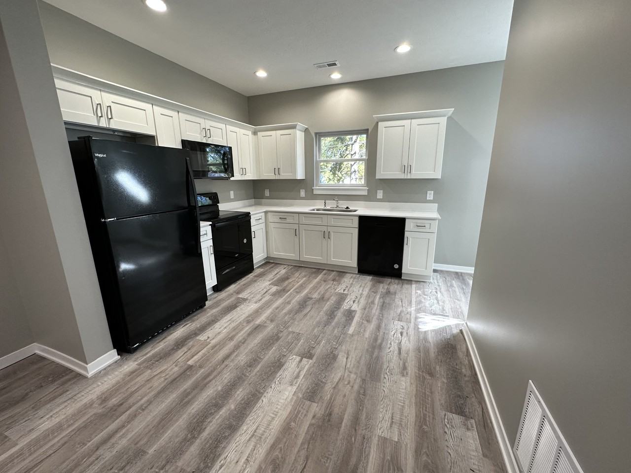 Broadway St #5187 - Photo 3 of 11