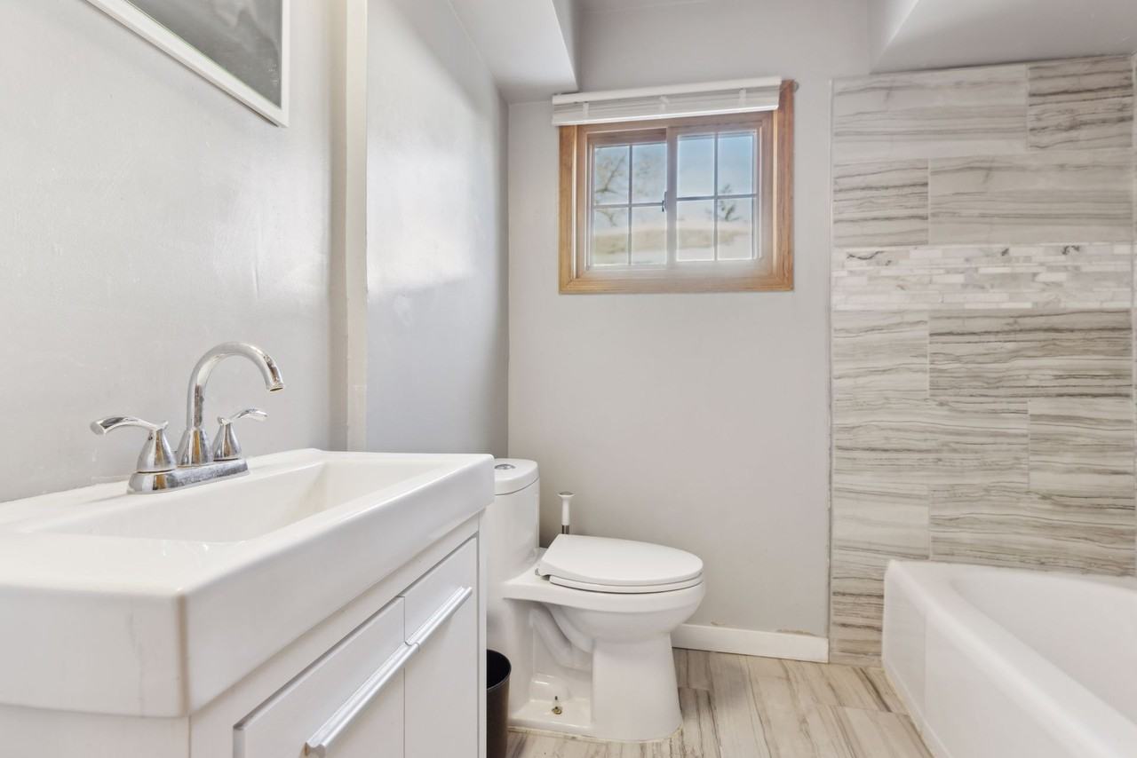 2712 Yosemite Ave S #NA - Photo 3 of 38