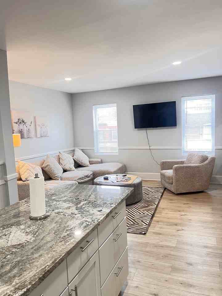 1217 N King St - Photo 5 of 22