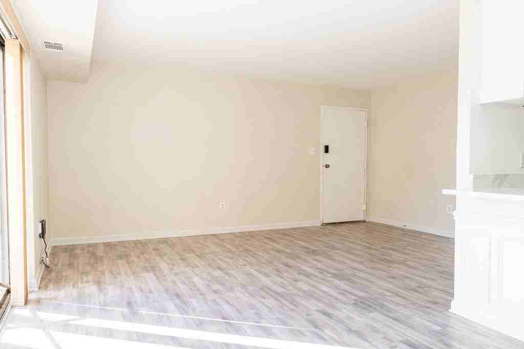 7618 Savannah St #104 - Photo 3 of 32