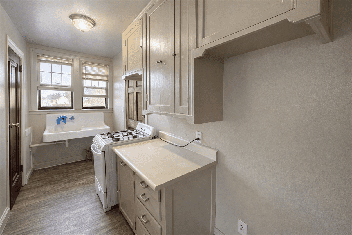 509 3rd St #6 - Photo 2 of 10