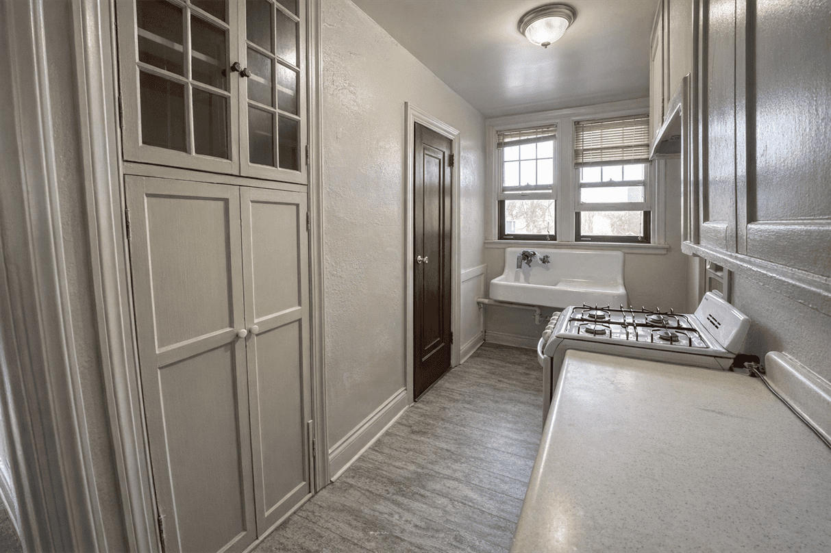 509 3rd St #6 - Photo 3 of 10