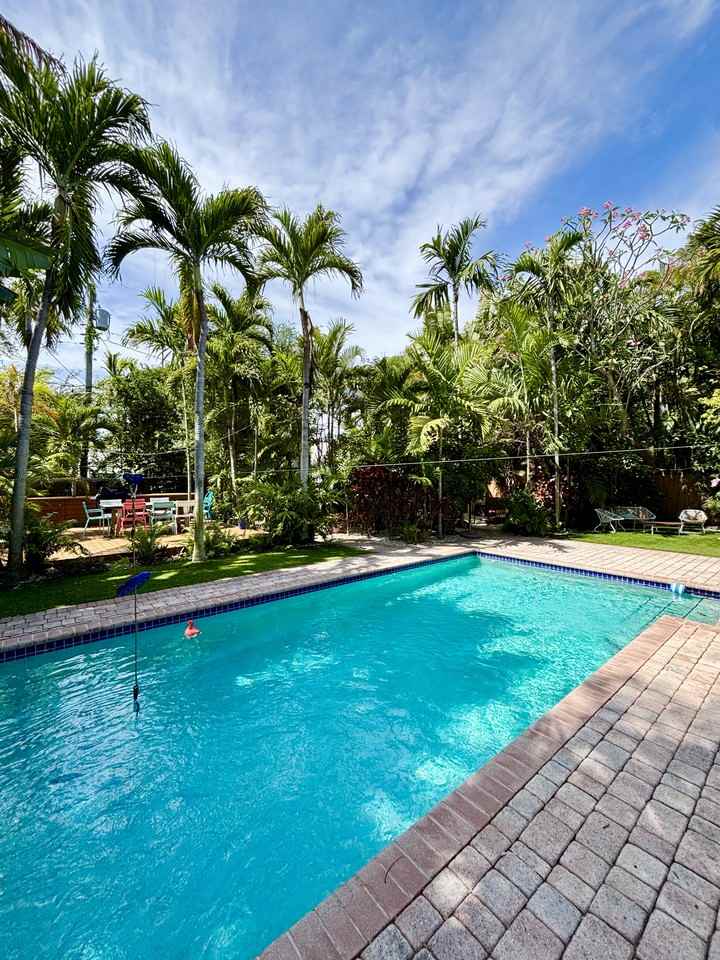 528 Ne 72nd St #NA - Photo 4 of 44