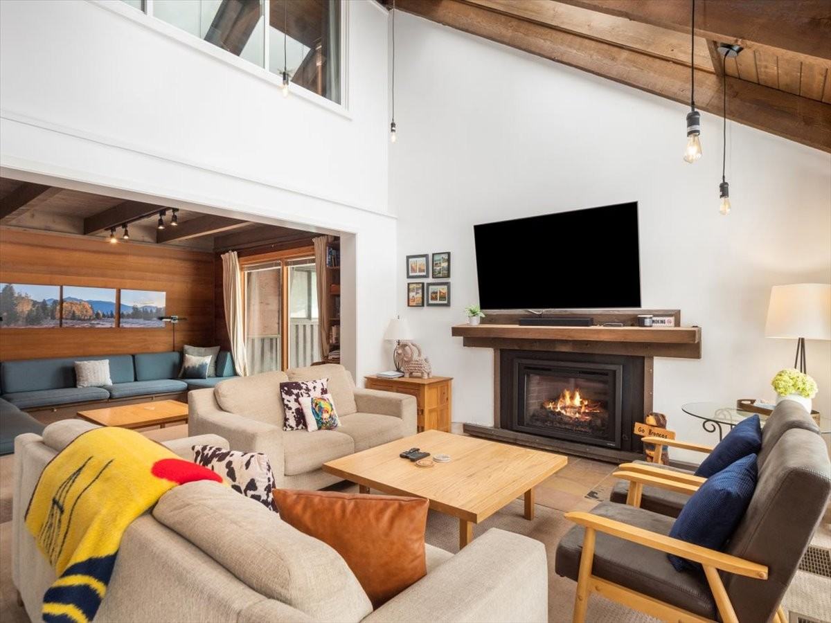 1446 Broken Lance Dr #7 - Photo 3 of 24