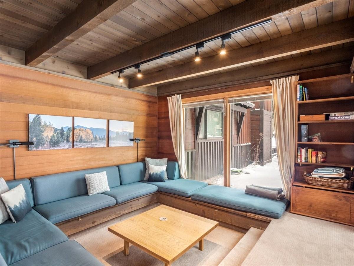 1446 Broken Lance Dr #7 - Photo 4 of 24