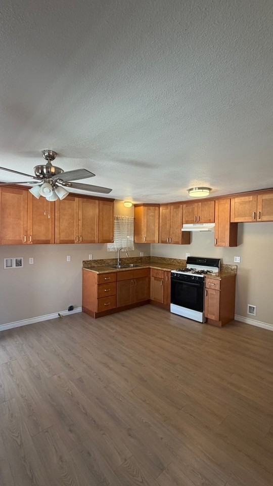 10623 Poplar St #3 - Photo 3 of 20