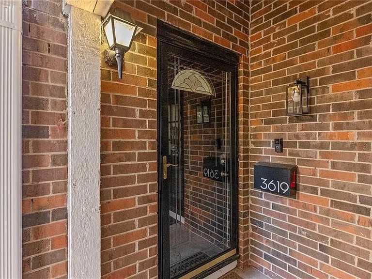 3619 Ne 68th Ter - Photo 4 of 31