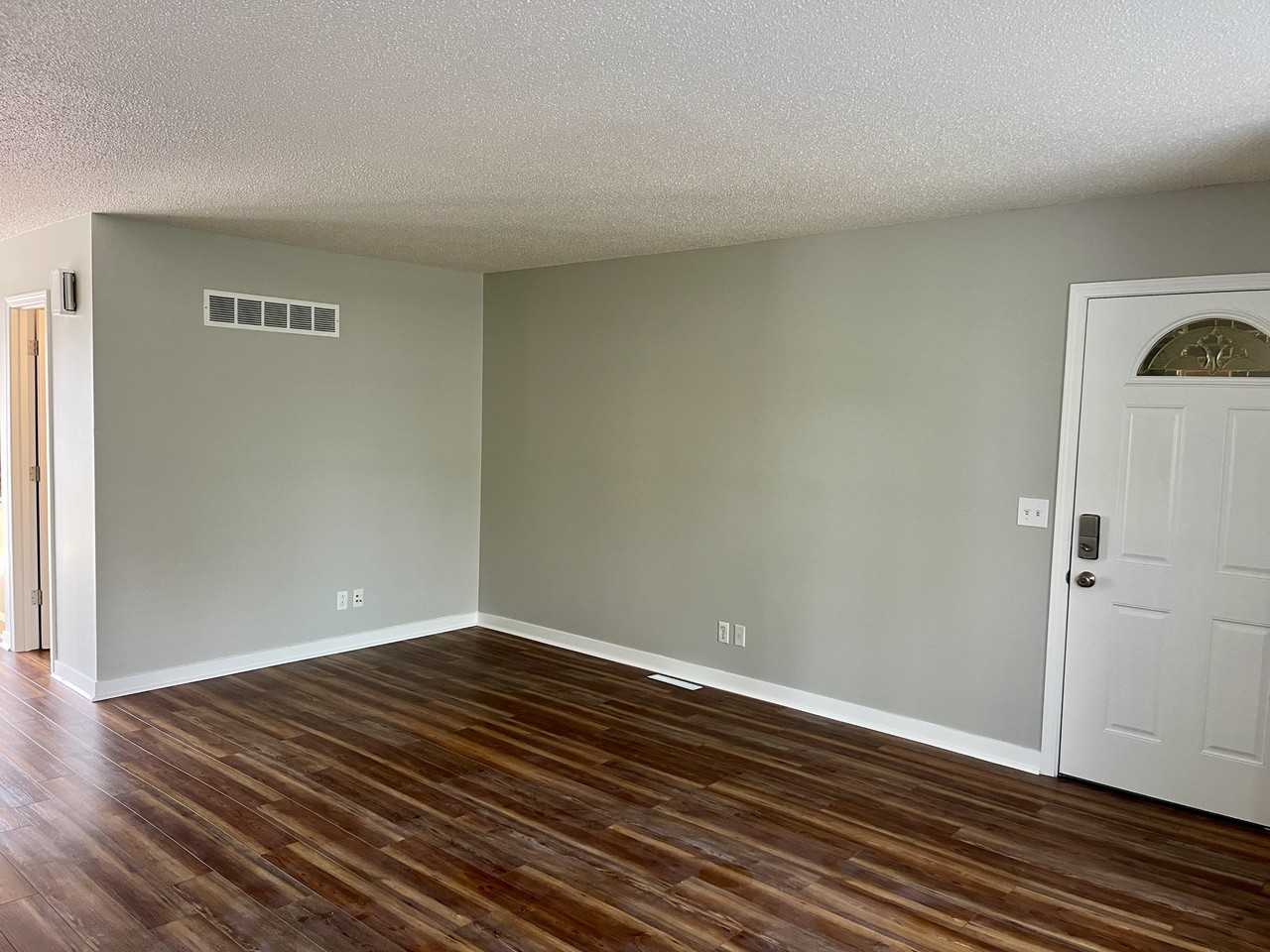 3619 Ne 68th Ter - Photo 5 of 31