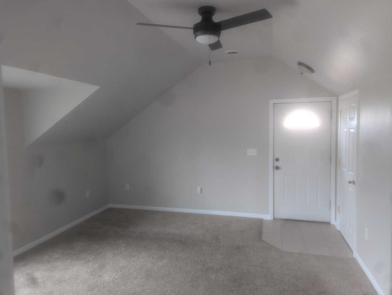 621 1/2 S Center St - Photo 2 of 9