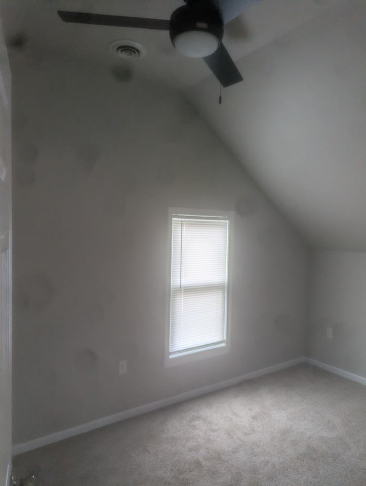 621 1/2 S Center St - Photo 7 of 9