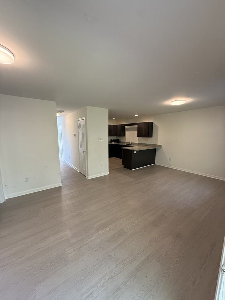440 Main St #1000C - Photo 2 of 8