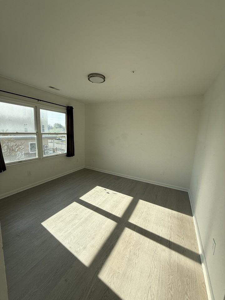 440 Main St #1000C - Photo 4 of 8