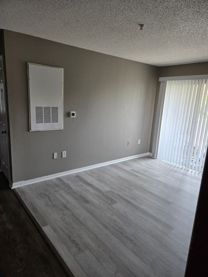 Rose Hill - Photo 3 of 9