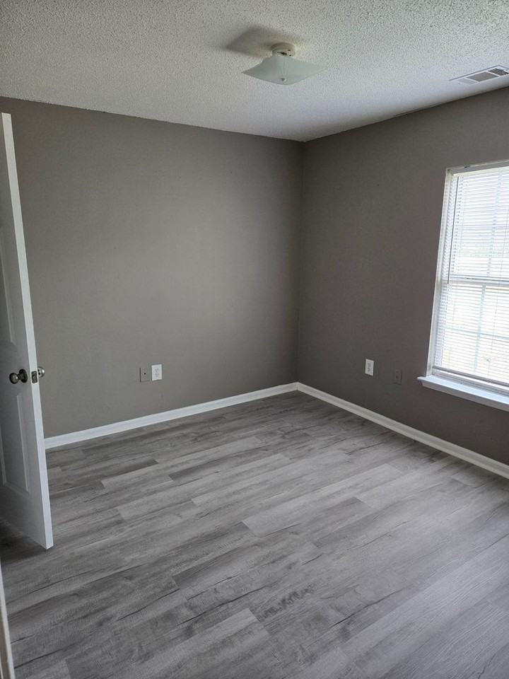 Rose Hill - Photo 4 of 9