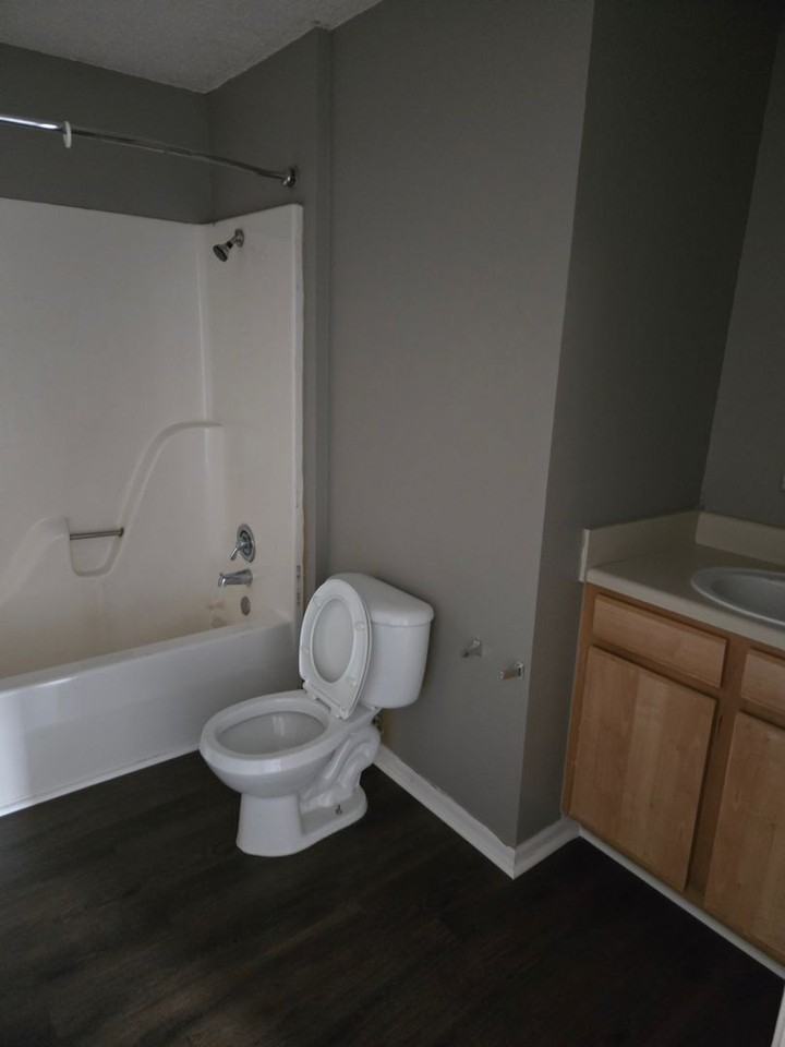 Rose Hill - Photo 6 of 9