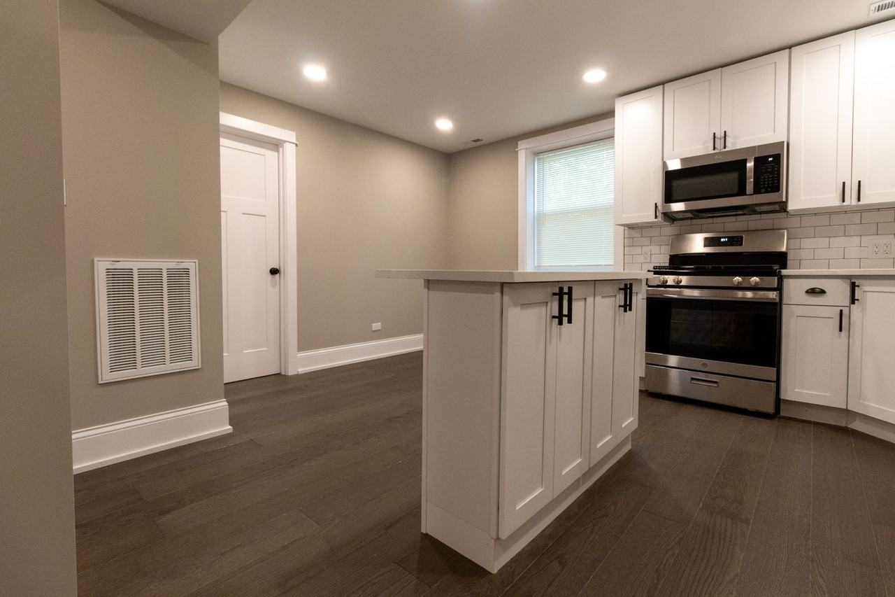 PF-ARG, 3062 N Davlin Series - Photo 2 of 30