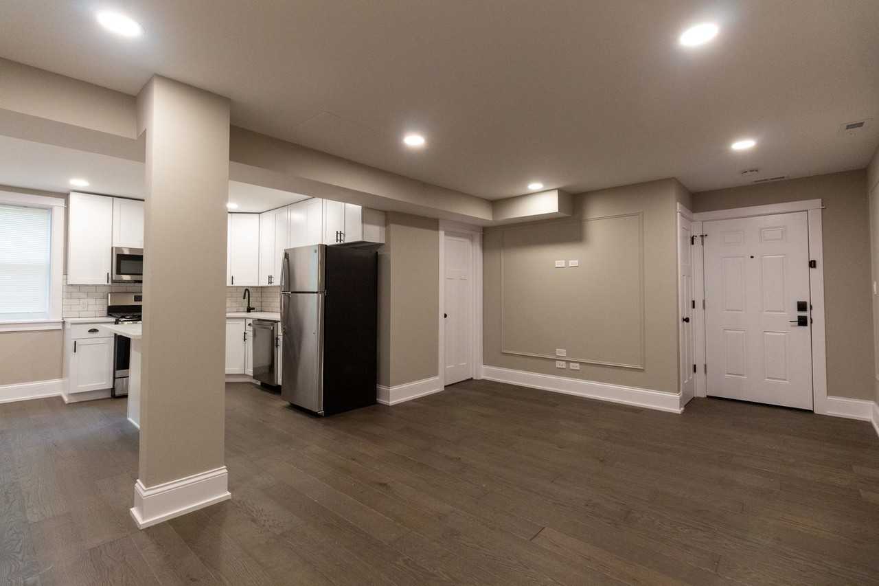 PF-ARG, 3062 N Davlin Series - Photo 4 of 30