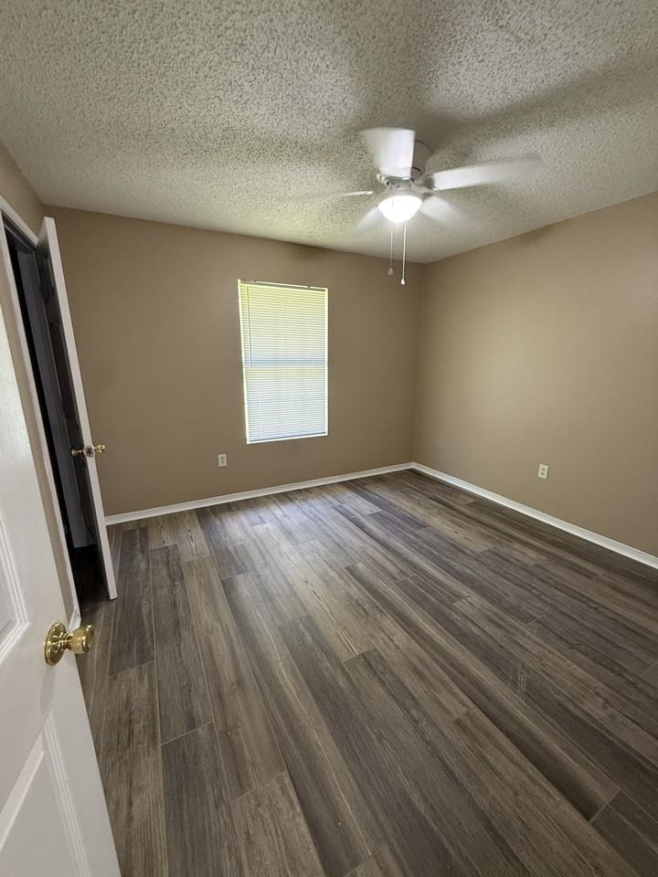 11539 Wendell Ln #G - Photo 4 of 9