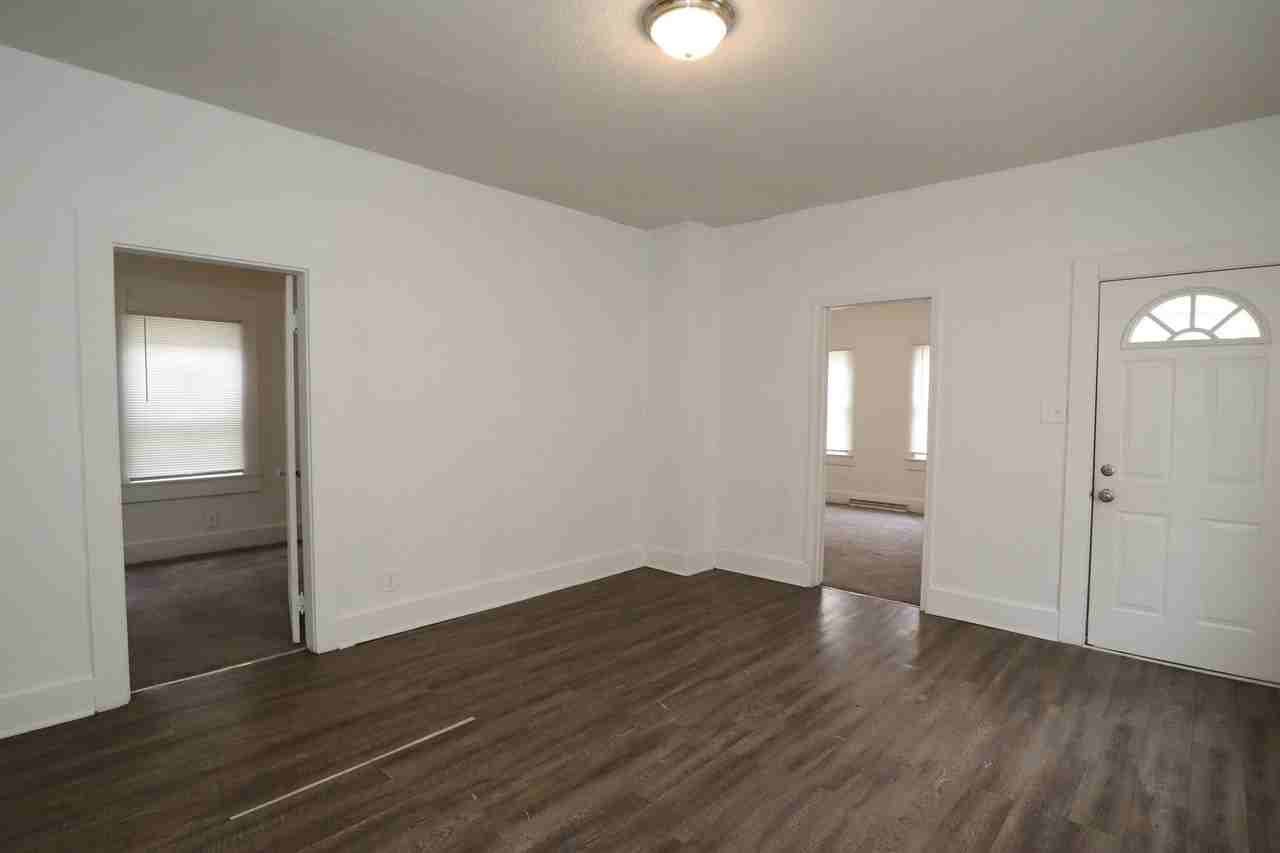 1911 Wilcox St - Photo 2 of 15