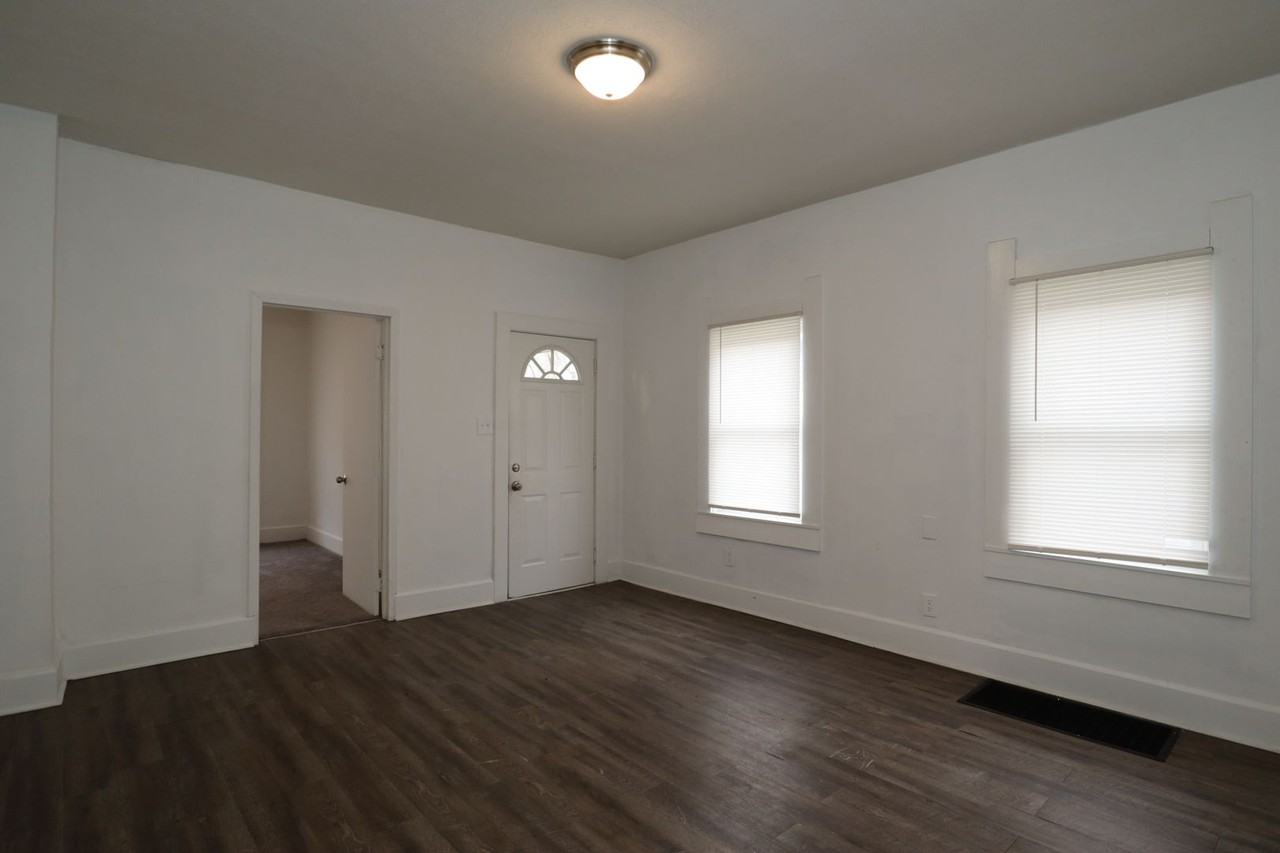 1911 Wilcox St - Photo 3 of 15