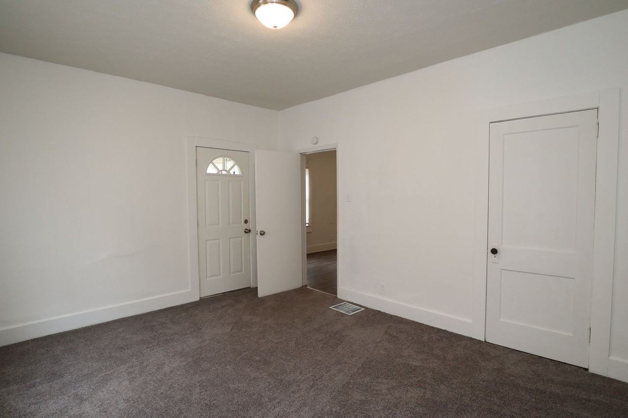1911 Wilcox St - Photo 5 of 15